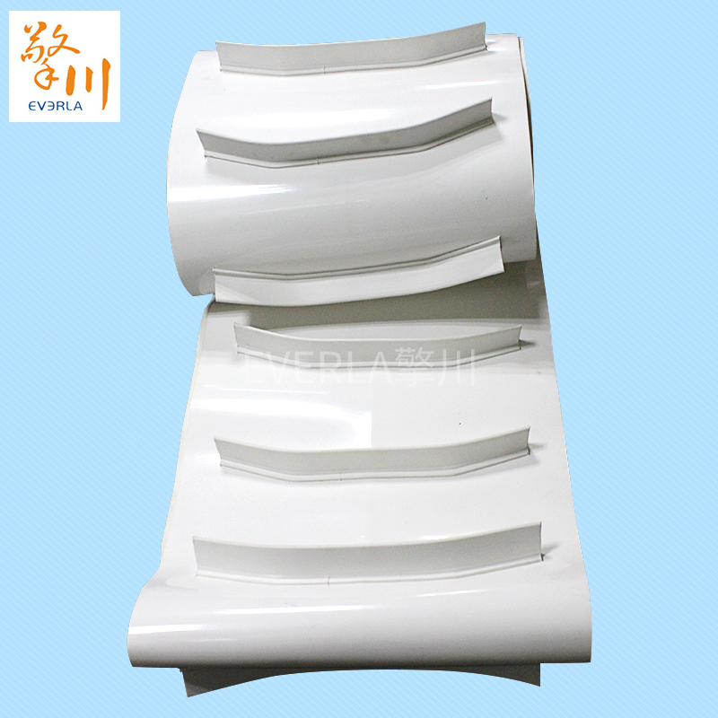 PVC<a href='http://www.zhangtiankun.cn/shusongdai/' target='_blank'><u>輸送帶</u></a>加彎擋板